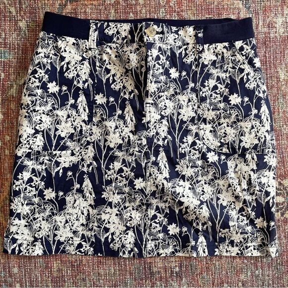 Riders by Lee Dresses & Skirts - Women’s 6 Lee Riders mid rise Floral Navy and White Skort with pockets
